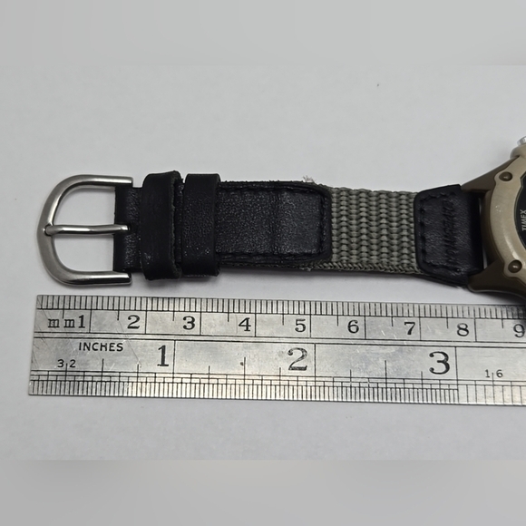 (Vintage) 1999 Timex Expedition Women's Watch with Leather and Canvas Strap - Picture 8 of 12